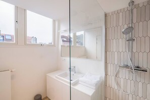 Apartment, 3 Schlafzimmer, Balkon, Stadtblick | Badezimmer