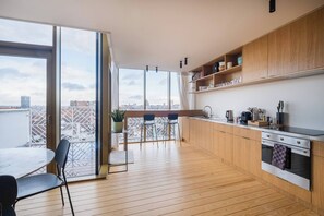 Appartement, 3 chambres, balcon, vue ville | Cuisine privée