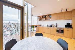 Appartement, 3 chambres, balcon, vue ville | Cuisine privée