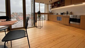 Íbúð - 3 svefnherbergi - svalir - borgarsýn | Að innan