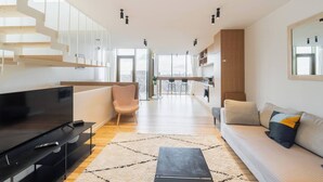 Íbúð - 3 svefnherbergi - svalir - borgarsýn | Stofa