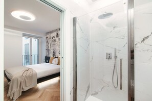 3 habitaciones, tabla de planchar con plancha, cuna de viaje y wifi