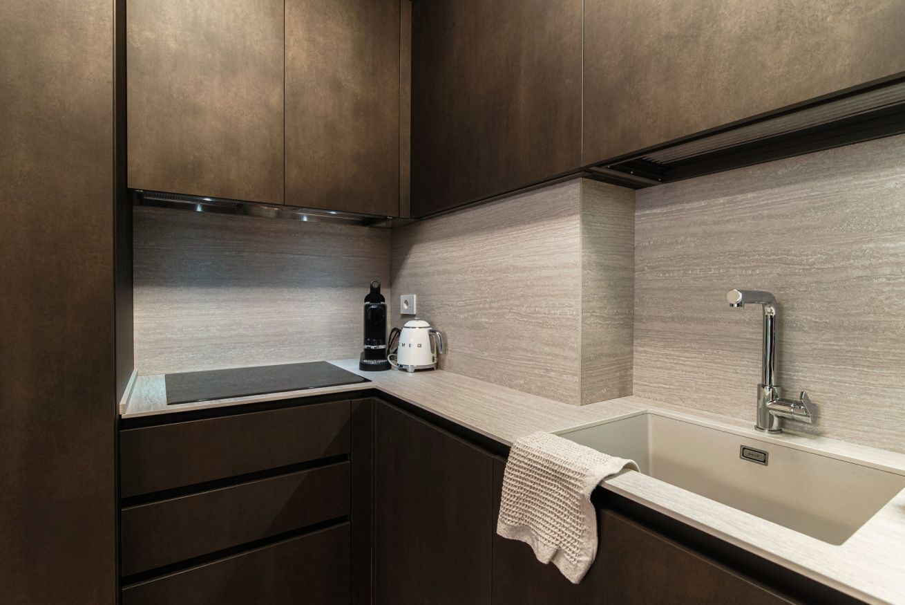 Kühlschrank, Mikrowelle, Ofen, Herdplatte