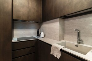 Refrigerador, microondas, horno, placa de cocina