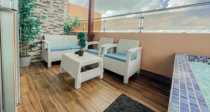 jacuzzi 2-bedroom apartment with AC, WiFi in fabulous Santo Domingo