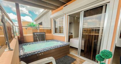 jacuzzi 2-bedroom apartment with AC, WiFi in fabulous Santo Domingo