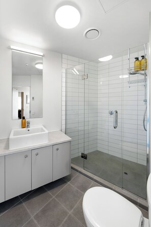 Appartement Deluxe, 3 chambres, balcon, vue océan | Salle de bain