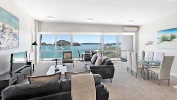 Deluxe Apartment, 3 Bedrooms, Balcony, Ocean View | Living area