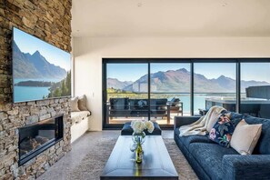 Téléviseur, foyer, bureau