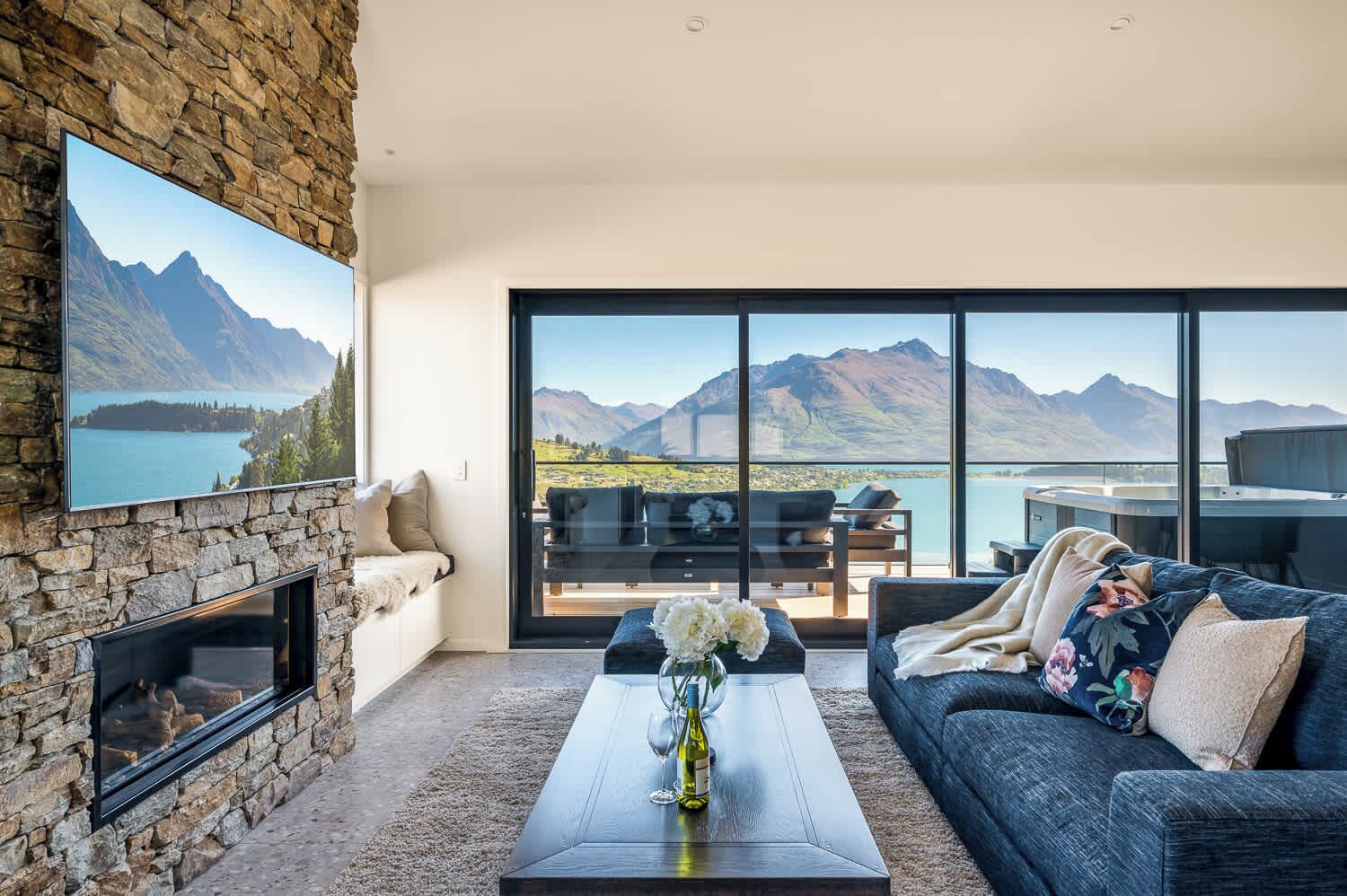 Televisión, chimenea, oficina