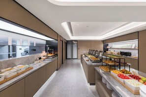 Dagelijks ontbijtbuffet (USD 7 per persoon)