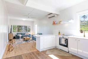 Fridge, microwave, oven, stovetop - Coastal Echo - Oceanstays - Pet Friendly (Yamba)