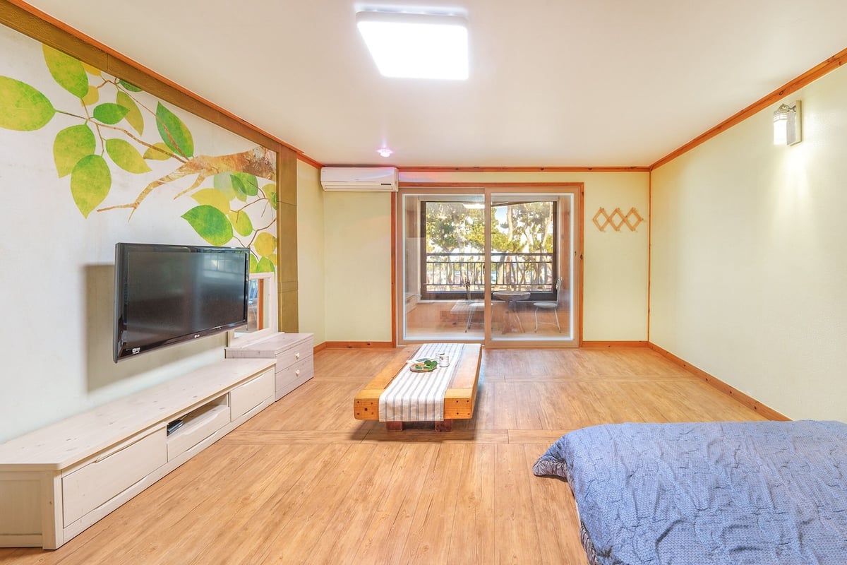 Basic Room, 1 Bedroom (Room 202, Building A (Ocean View)) | 1 bedroom, free WiFi
