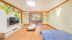 Basic Room, 1 Bedroom (Room 202, Building A (Ocean View)) | 1 bedroom, free WiFi - Gyeongju Beach Castle Pension (Gyeongju)