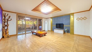 Basic Room, 2 Bedrooms (Room 402, Building A (Ocean View)) | 1 bedroom, free WiFi - Gyeongju Beach Castle Pension (Gyeongju)