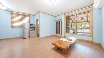 Basic Room, 1 Bedroom (Room 203, Building B (Ocean View)) | 1 bedroom, free WiFi