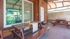 Basic Room, 1 Bedroom (Room 103, Building B (Ocean View)) | 1 bedroom, free WiFi - Gyeongju Beach Castle Pension (Gyeongju)