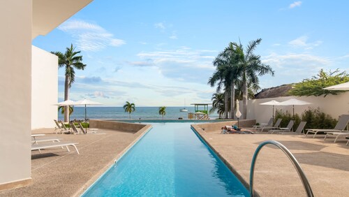 Zantamar 201E: Beachside Escape With 2 pools