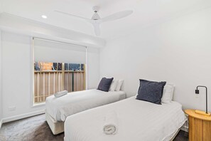 4 bedrooms, iron/ironing board, WiFi, bed sheets