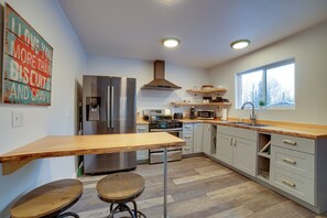 Fridge, microwave, stovetop, coffee/tea maker - Angler's Haven Near Kenai River: Catch & Freeze! (Sterling)