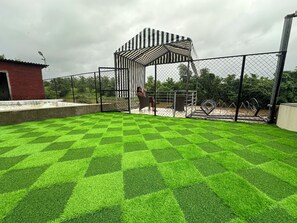 Property grounds - 3-bedroom farmhouse in charming Kharivali with AC, WiFi. Enjoy a cozy stay (Kharivali)