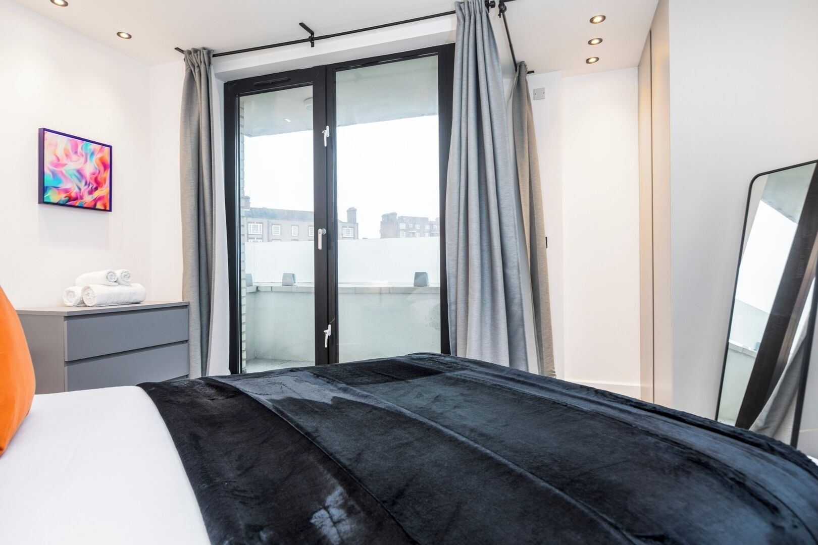 2 bedrooms, iron/ironing board, travel cot, free WiFi