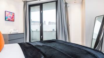 2 bedrooms, iron/ironing board, travel cot, free WiFi