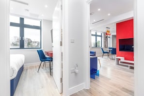 1 bedroom, iron/ironing board, travel cot, WiFi - Palm Tree House | The Mondrian (Greater London)