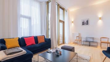 Appartement, 1 slaapkamer, balkon, uitzicht op stad | Woonkamer