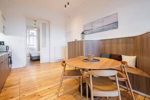 Dining room - Charming Renovated Apartment in Vibrant Saint Gilles, Brussels (Brussels)