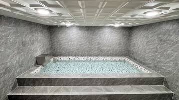 Separate bathtub and shower, deep-soaking bathtub, rainfall showerhead