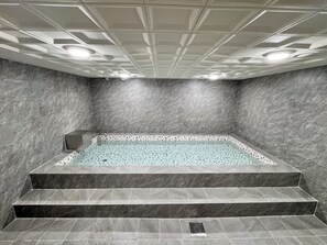 Separate bathtub and shower, deep-soaking bathtub, rainfall showerhead