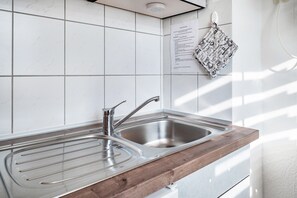 Fridge, stovetop, coffee/tea maker, electric kettle