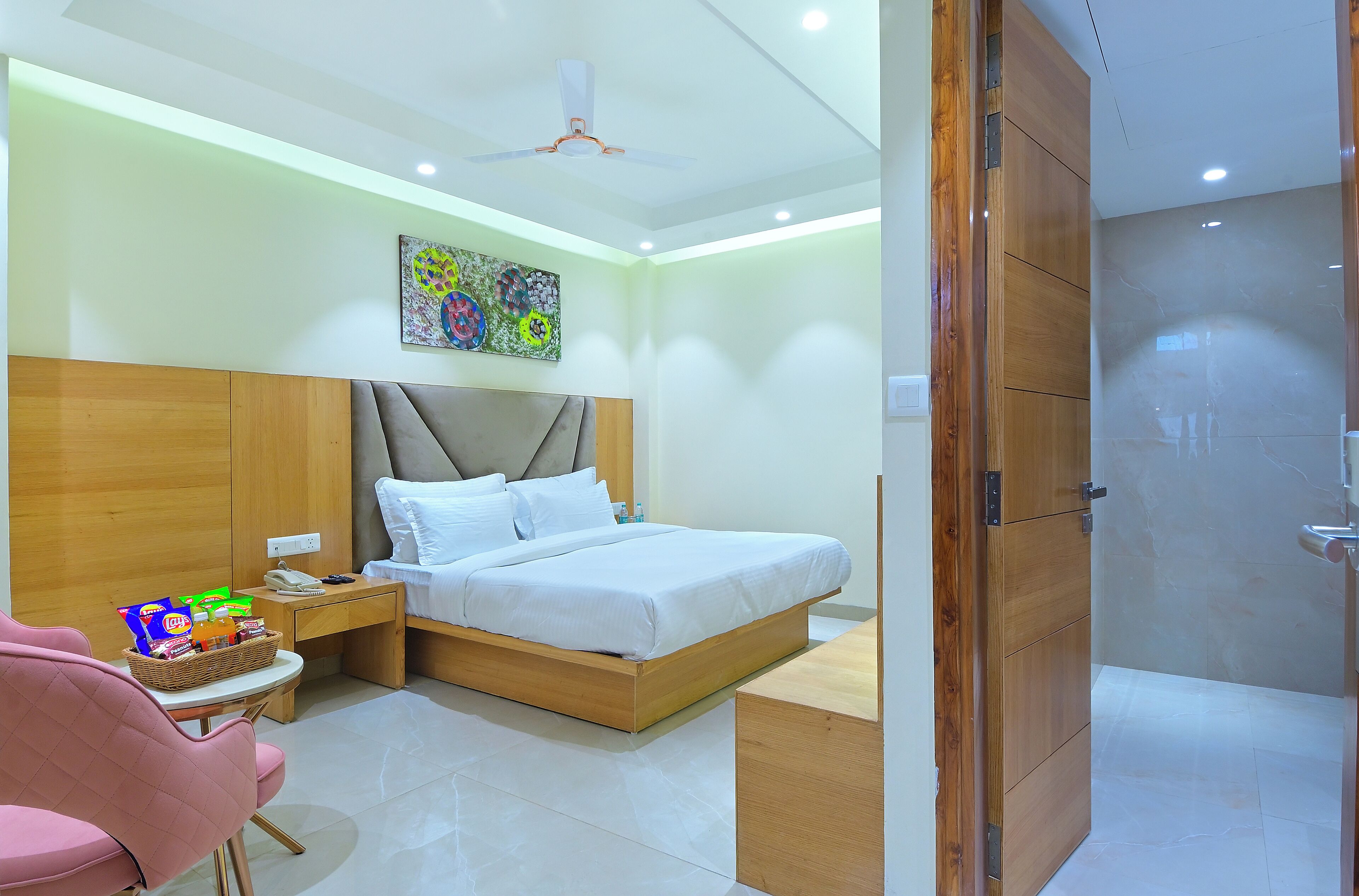 Habitación de lujo con 1 cama matrimonial o 2 individuales | Caja de seguridad en la habitación y insonorización 