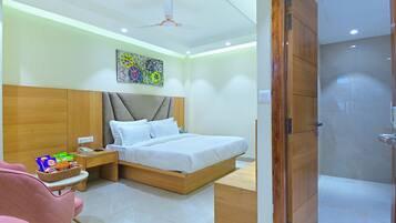 Luxury Double or Twin Room | In-room safe, soundproofing, iron/ironing board, free WiFi