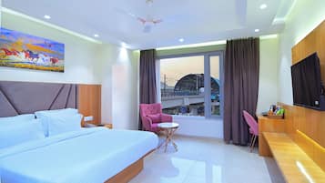 Executive Studio Suite, City View | In-room safe, soundproofing, iron/ironing board, free WiFi