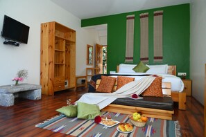 Iron/ironing board, free WiFi - Soulful Abodes (Manali)