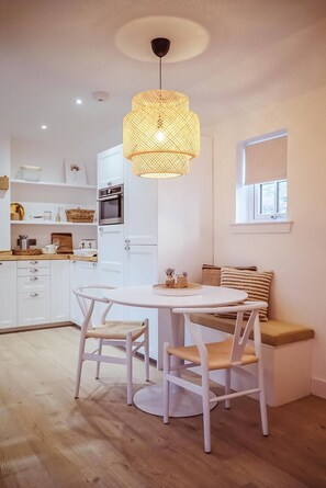 Dining - At The River - A Fairytale Cottage by the Beach (Broughty Ferry)