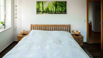 2 slaapkamers, een strijkplank/strijkijzer, gratis wifi, beddengoed