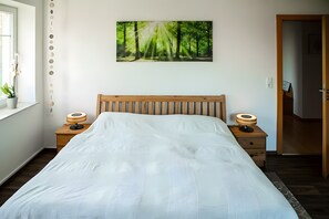 2 室のベッドルーム、アイロン / アイロン台、WiFi (無料)、ベッドシーツ