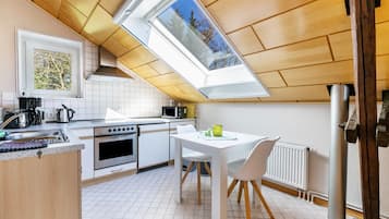 Refrigerador, horno, placa de cocina, cafetera/tetera