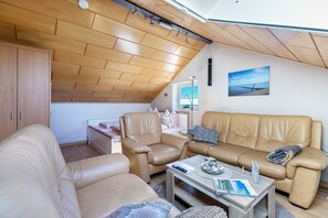 1 bedroom, free WiFi, bed sheets - Studio 'Alte Schmiede' with Wi-Fi and Air Conditioning (Kuden)