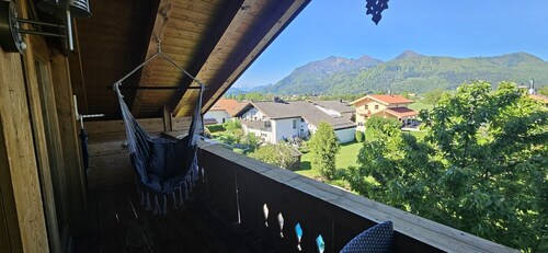 Ferienwohnung 'Weitblick Grassau' mit Bergblick, Balkon und Wi-Fi