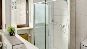 Shower, hair dryer, towels