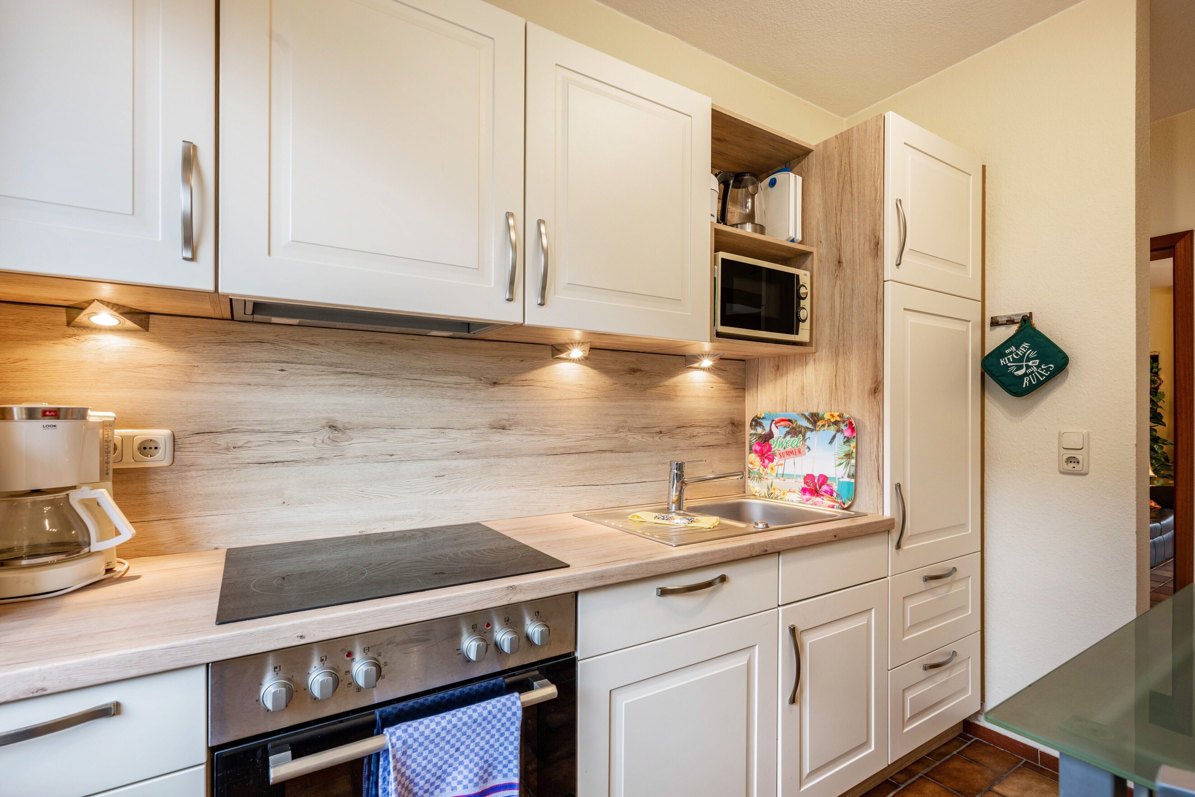 雪櫃、微波爐、焗爐、爐具