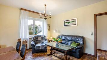 Fernseher, DVD-Player, Stereoanlage