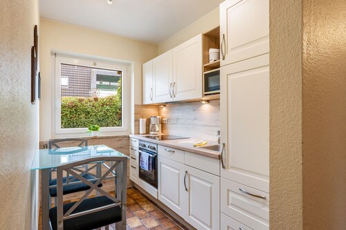 Apartment 'Westerdeich' with Private Terrace, Shared Garden and Wi-Fi