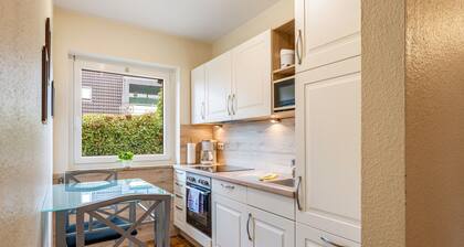 Apartment 'Westerdeich' with Private Terrace, Shared Garden and Wi-Fi