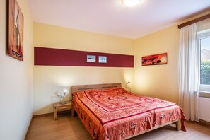 1 chambre, fer et planche à repasser, accès au Wi-Fi (inclus)