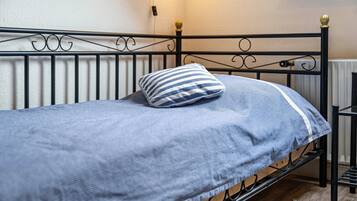 1 chambre, fer et planche Ă repasser, Wi-Fi gratuit, draps fournis